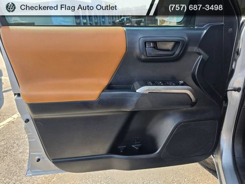 Used 2018 Toyota Tacoma SR5 RWD image 16