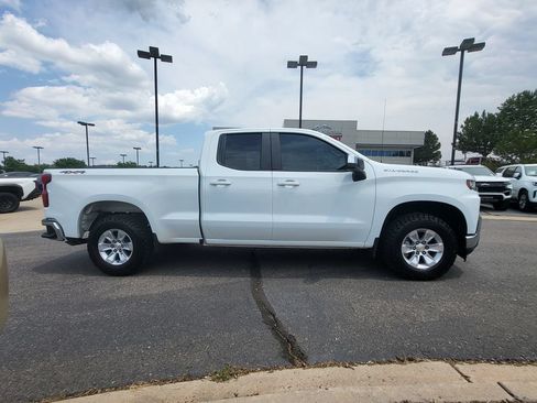 Used 2021 Chevrolet Silverado 1500 LT AWD/4WD image 3