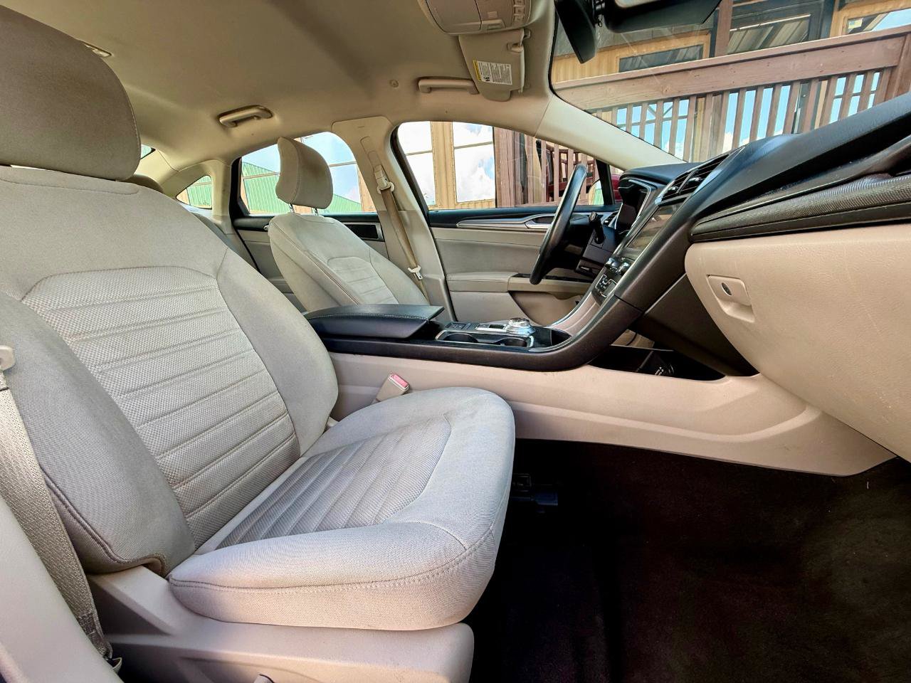 Used 2019 Ford Fusion SE FWD image 30