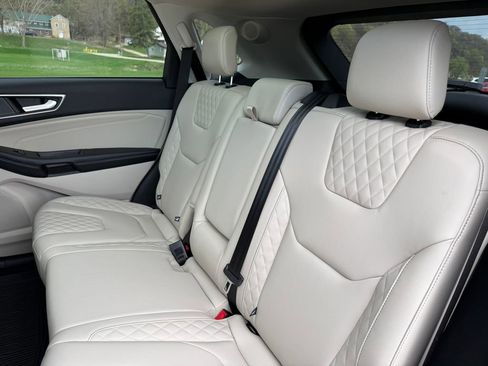 Used 2024 Ford Edge Titanium image 37