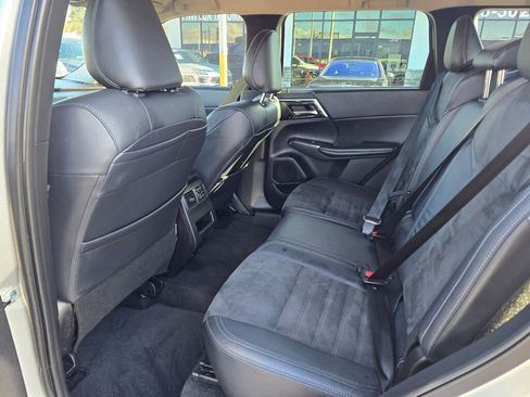 Used 2022 Mitsubishi Outlander SE image 21