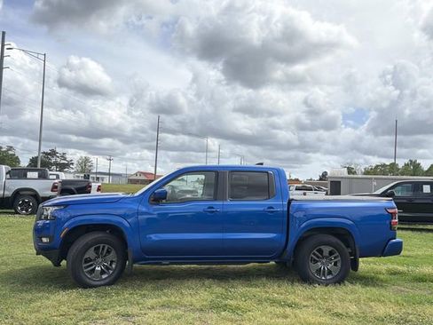 Used 2025 Nissan Frontier SV w/ SV Convenience Package RWD image 14