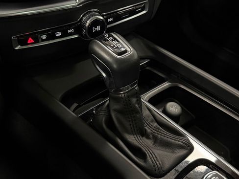 Used 2020 Volvo XC60 T5 Momentum w/ Protection Package Premier image 22