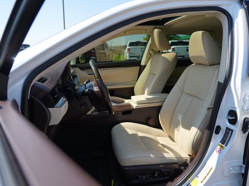 Used 2016 Lexus ES 350 w/ Luxury Package w/Wood Trim FWD image 14