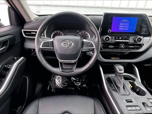 Used 2026 Toyota Highlander XLE AWD/4WD image 6
