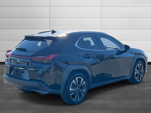 Used 2019 Lexus UX 200 image 5