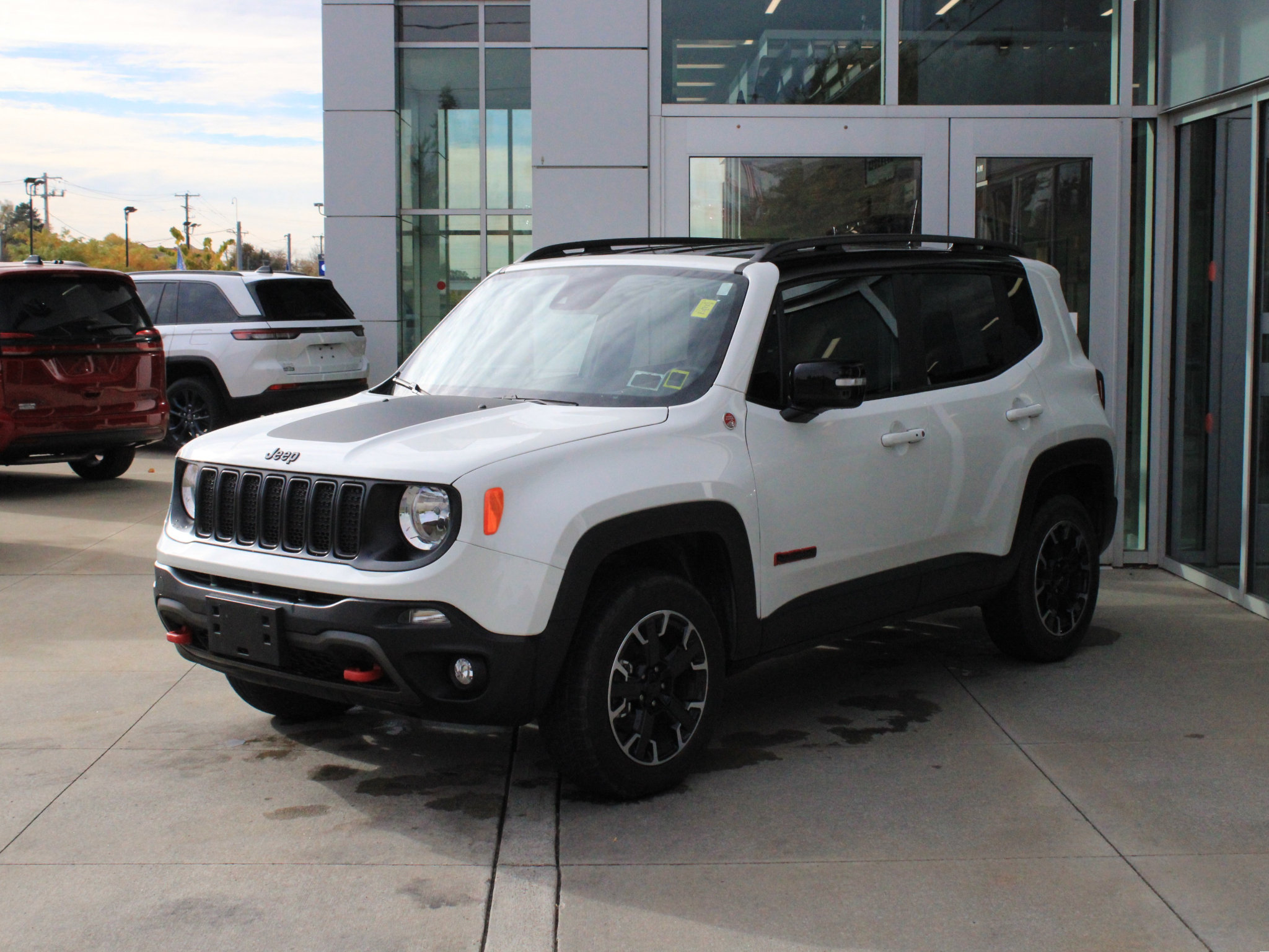 Used 2023 Jeep Renegade Trailhawk AWD/4WD image 3