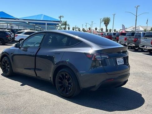 Used 2024 Tesla Model Y Long Range AWD/4WD image 5