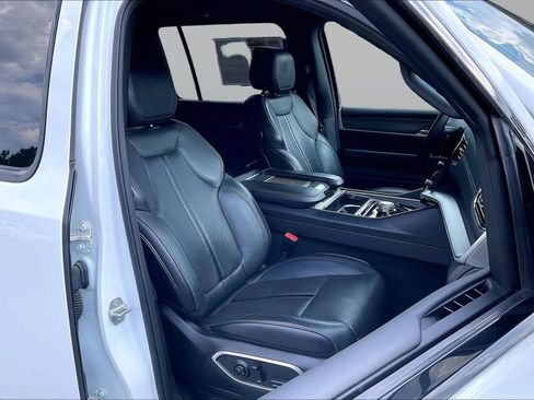 Used 2024 Jeep Wagoneer Series II w/ Flexible Seating Group RWD image 7