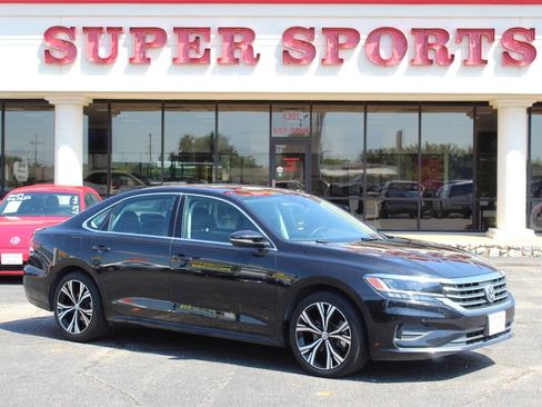 Used 2021 Volkswagen Passat 2.0T SE image 1