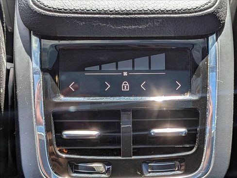 Used 2018 Volvo XC90 T6 Momentum w/ Convenience Package image 17