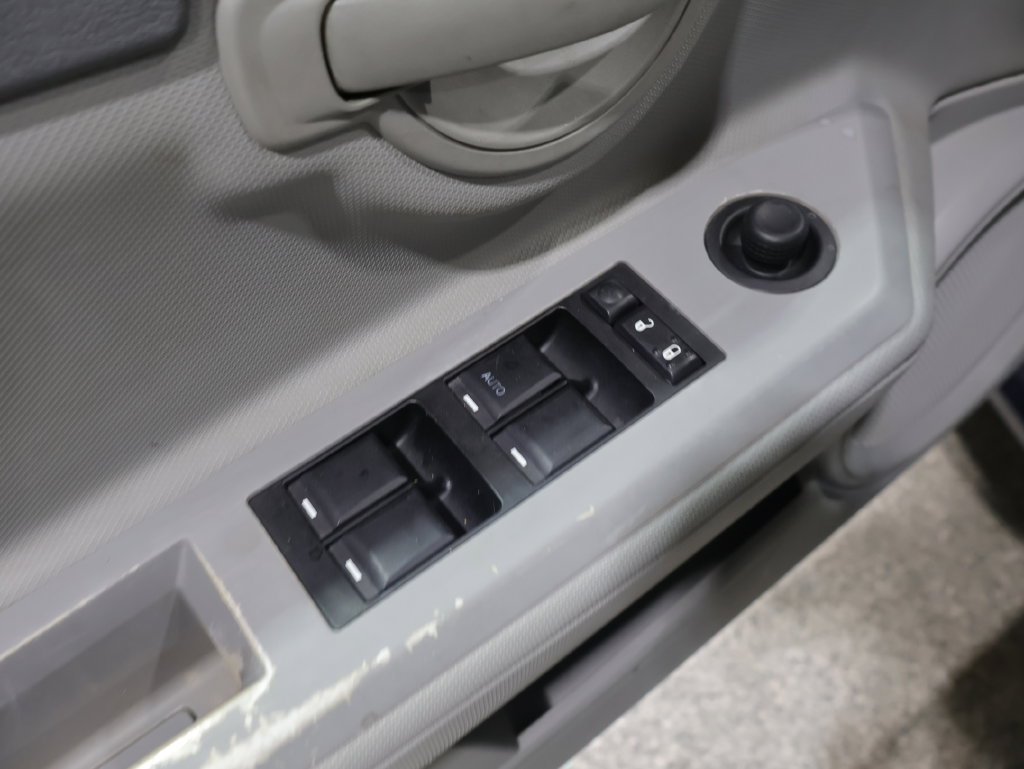 Used 2008 Dodge Avenger SE FWD image 22
