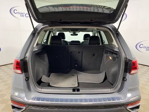 Used 2023 Volkswagen Taos SE w/ Panoramic Sunroof Package AWD/4WD image 6