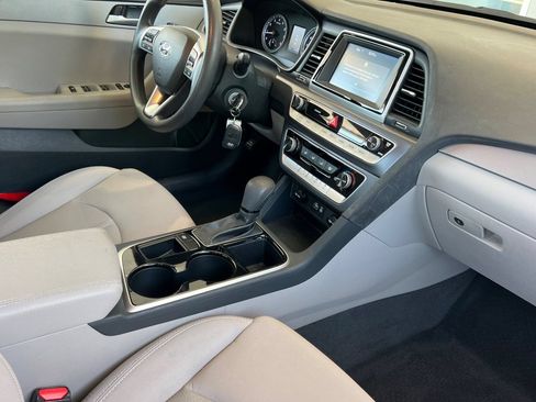 Used 2018 Hyundai Sonata SE FWD image 18