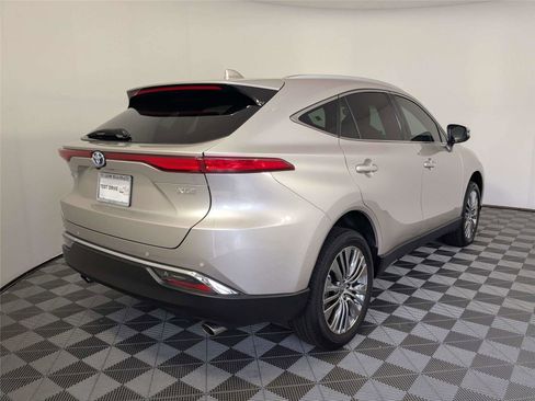 Certified 2024 Toyota Venza XLE AWD/4WD image 5