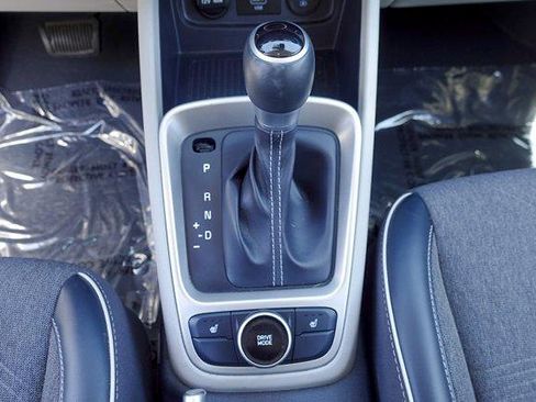 Used 2021 Hyundai Venue FWD image 21