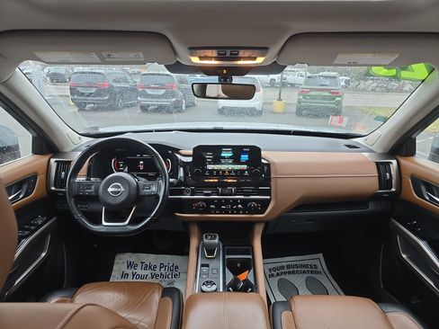 Used 2023 Nissan Pathfinder Platinum image 15