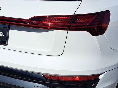 Certified 2024 Audi Q8 e-tron Premium AWD/4WD image 37