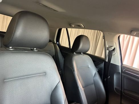 Used 2018 Volkswagen e-Golf SEL Premium image 19