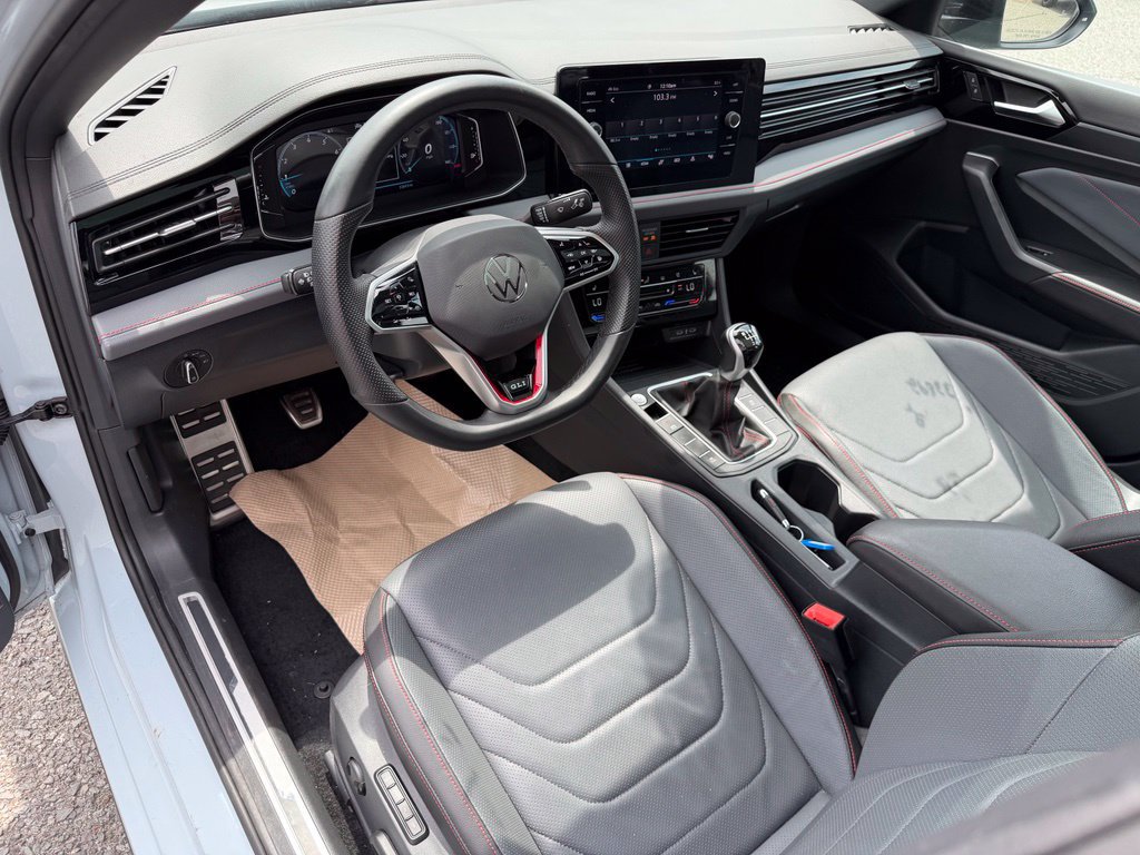 Used 2025 Volkswagen Jetta GLI Autobahn FWD image 16