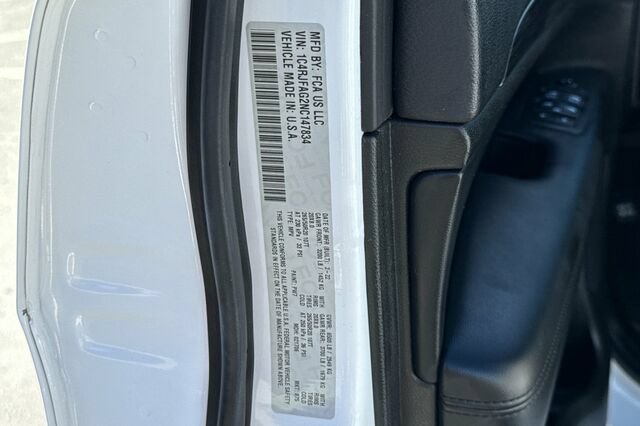 Certified 2022 Jeep Grand Cherokee Laredo X AWD/4WD image 25