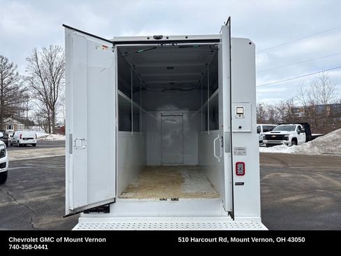 Used 2025 Chevrolet Express 3500 w/ Power Convenience Package image 25