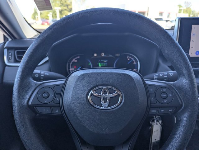 Used 2025 Toyota RAV4 LE AWD/4WD image 27