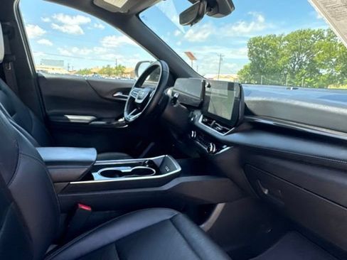 Used 2025 Chevrolet Equinox LT w/ Convenience Package II FWD image 18