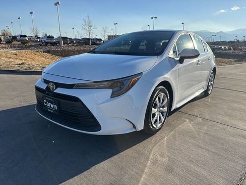 Used 2025 Toyota Corolla LE image 3