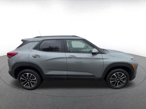 Used 2025 Chevrolet TrailBlazer LT w/ Driver Confidence Package AWD/4WD image 16
