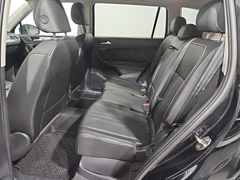 Certified 2024 Volkswagen Tiguan SE w/ Panoramic Sunroof Package image 28