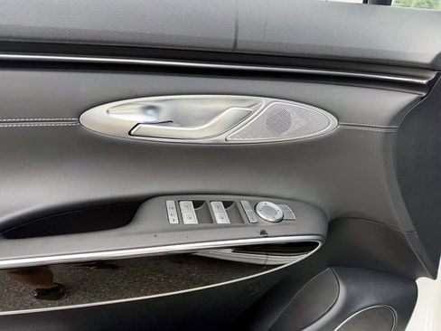 Certified 2025 Genesis GV70 2.5T AWD/4WD image 19