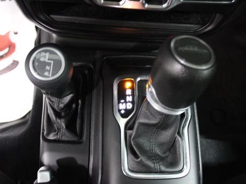 Used 2021 Jeep Gladiator Sport AWD/4WD image 30