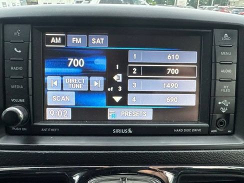 Used 2014 Chrysler Town & Country Touring FWD image 15