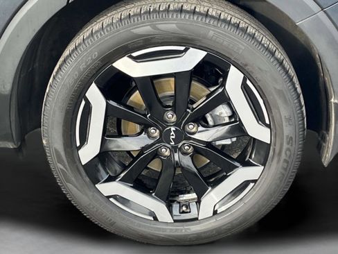 Used 2024 Kia Telluride EX image 11