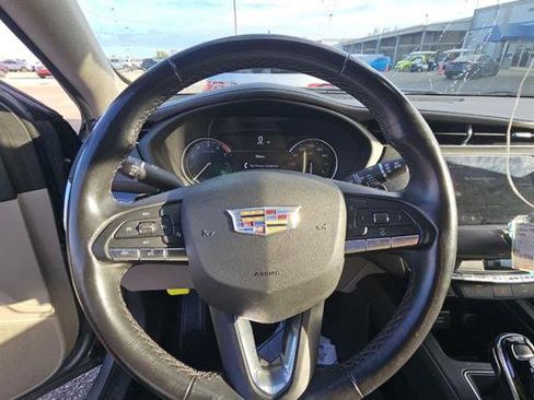 Used 2023 Cadillac XT4 Premium Luxury image 8