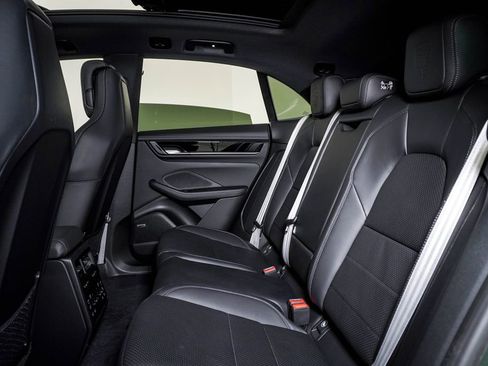 New 2026 Porsche Macan 4 Electric image 17