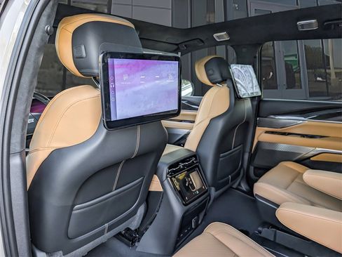 New 2026 Cadillac Escalade IQ Luxury 2 image 17