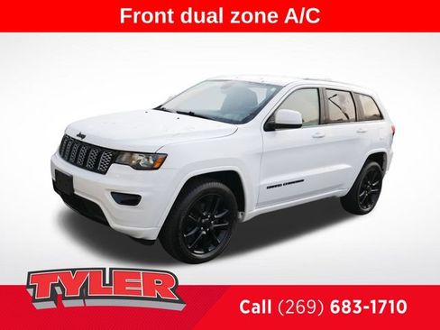 Used 2018 Jeep Grand Cherokee Altitude AWD/4WD image 3