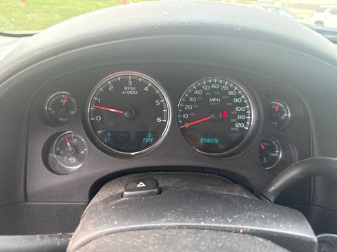 Used 2011 GMC Yukon XL SLT w/ SLT-2 Equipment Package AWD/4WD image 16