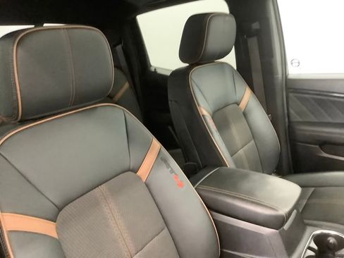 Used 2024 GMC Canyon AT4 w/ Canyon Safety Plus Package AWD/4WD image 28