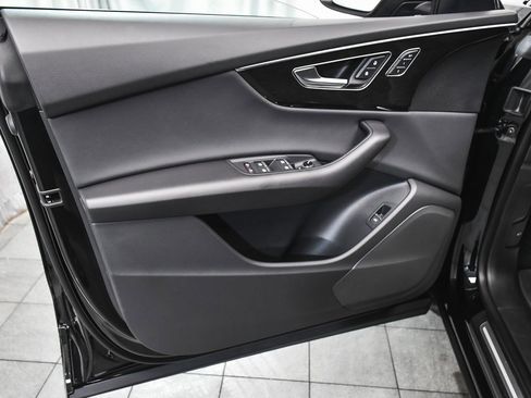 Used 2025 Audi Q8 Premium w/ Black Optic Package image 9