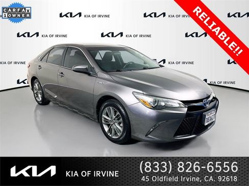Used 2017 Toyota Camry SE image 1