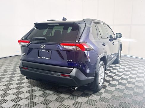 Used 2020 Toyota RAV4 XLE FWD image 3