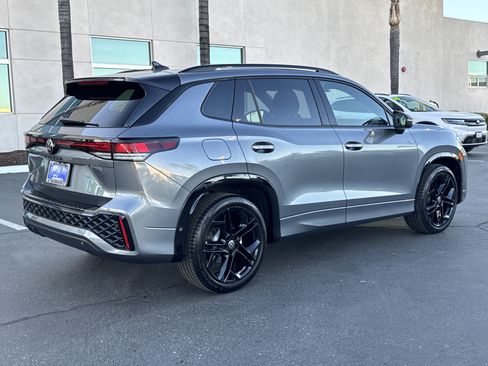 New 2026 Volkswagen Tiguan SE R-Line FWD image 8