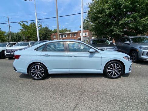 Certified 2025 Volkswagen Jetta SE w/ Sunroof Package FWD image 2