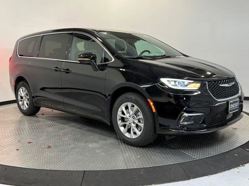 New 2026 Chrysler Pacifica Select image 1