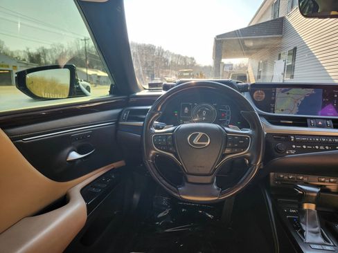 Used 2019 Lexus ES 300h image 30