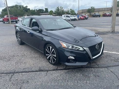 Used 2019 Nissan Altima 2.5 Platinum FWD image 1