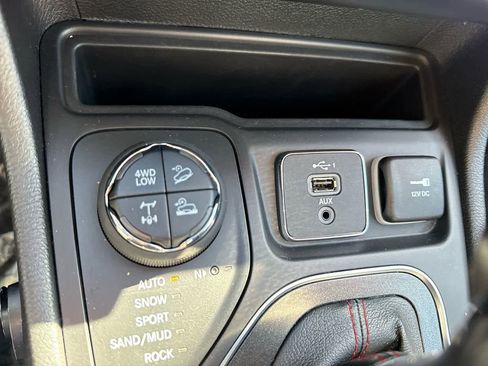 Used 2022 Jeep Cherokee Trailhawk w/ Premium Leather Package image 29